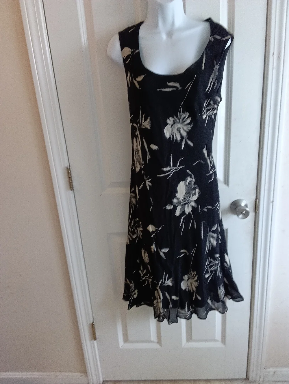 EVAN-PICONE Sleeveless Black Floral Midi Dress Size 16 But This Brand Run 10 - Picture 3 of 7